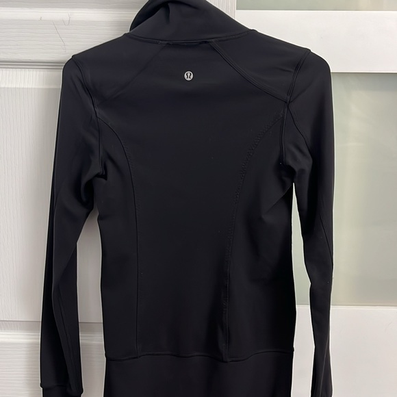 Lululemon zip up size 4 - Picture 3 of 3